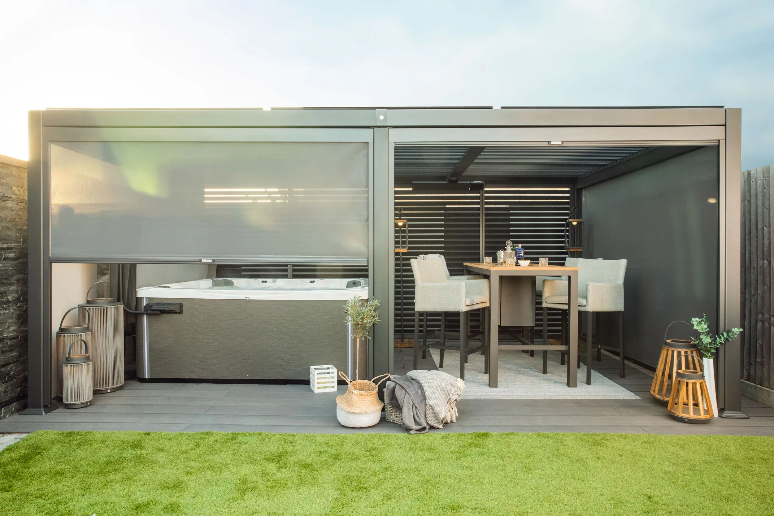 Maranza Manual Deluxe Louvered Pergola 3.5m x 5.4m   6 screens (matt white)