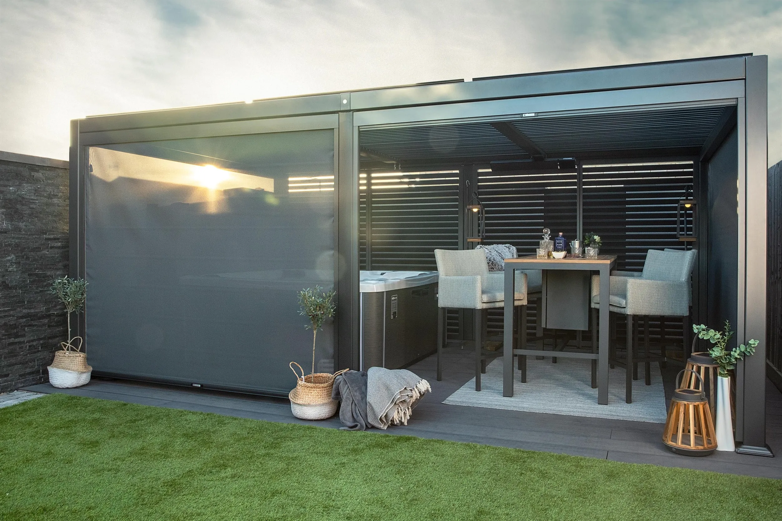 Maranza Manual Deluxe Louvered Pergola 3.5m x 5.4m   6 screens (matt white)