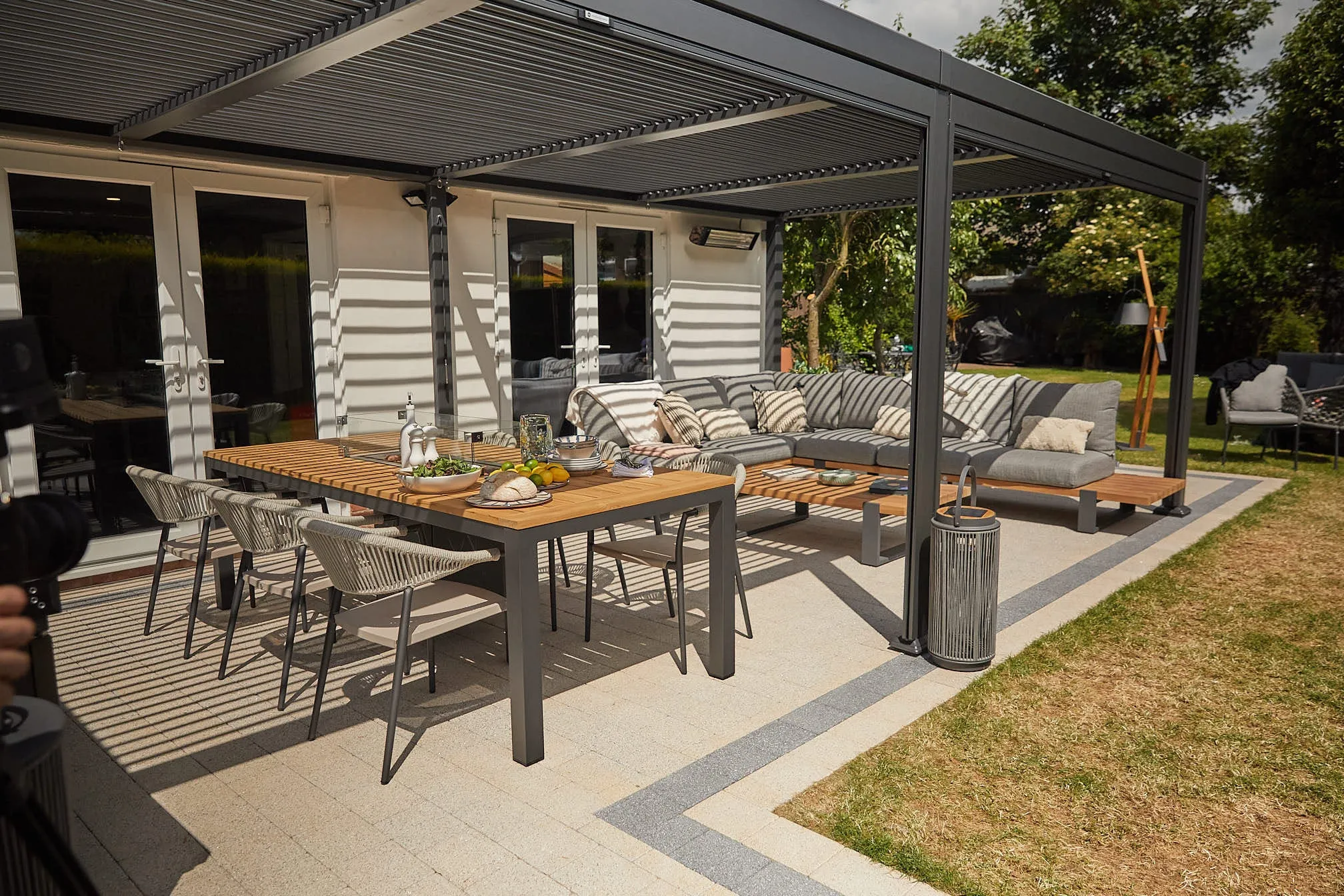 Maranza Manual Deluxe Louvered Pergola 3.5m x 7.2m   6 screens